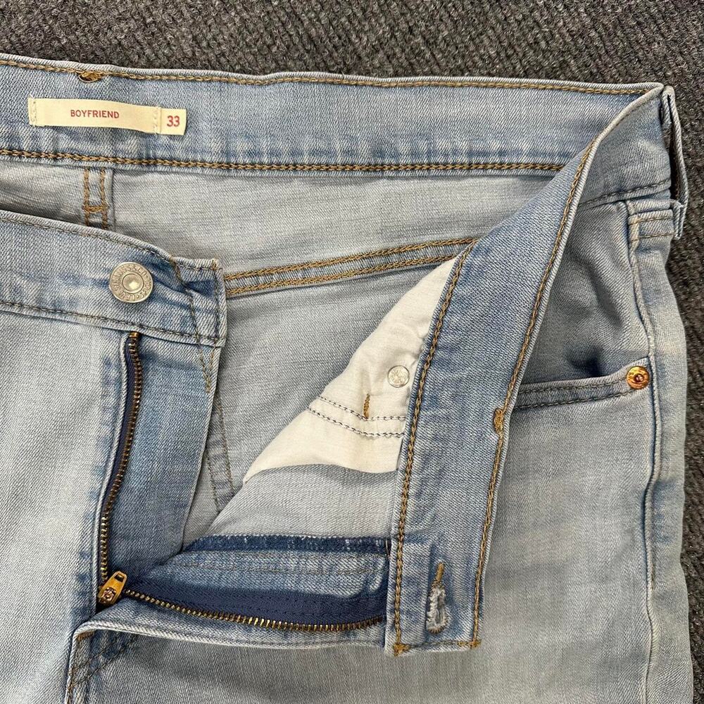 Levi’s women’s Mid Rise Boyfriend Jeans Light Wash Loose Fit Tapered Denim 33 - Picture 3 of 8